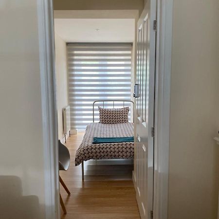 Single Room Only For One Adult Southall Exterior photo