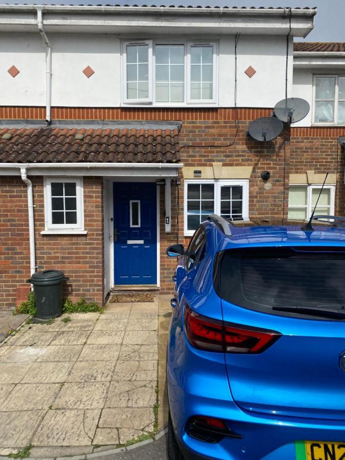 Single Room Only For One Adult Southall Exterior photo